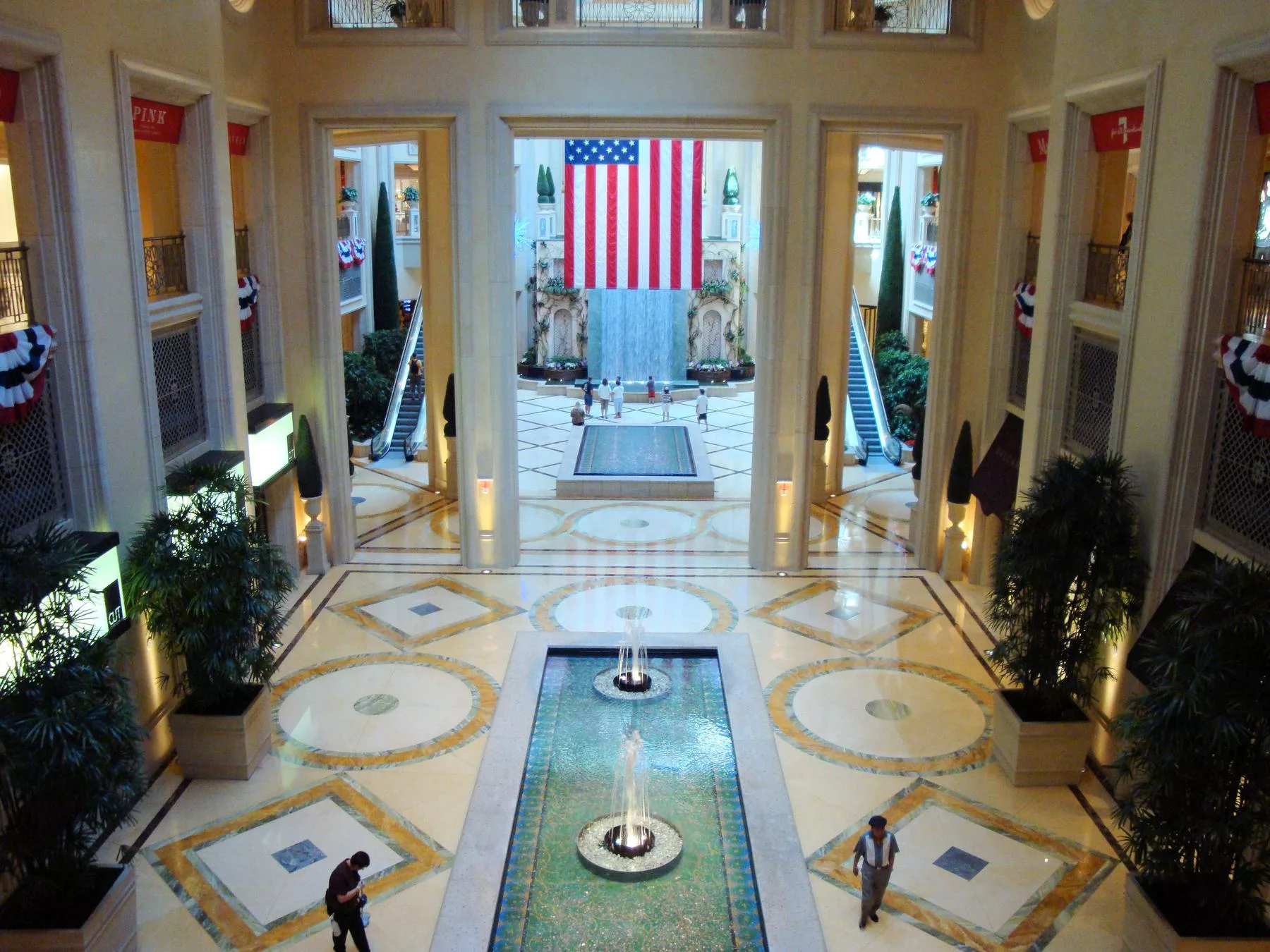 File:DSC32326, Palazzo Hotel, Las Vegas, Nevada, USA (7120091287).jpg - Image of Luxury lifestyle, A